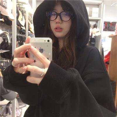 踉跄女孩